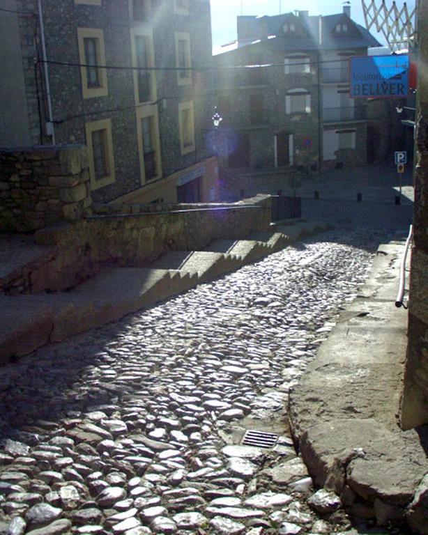 Отель Fonda Biayna Бельвер-де-Серданья Экстерьер фото
